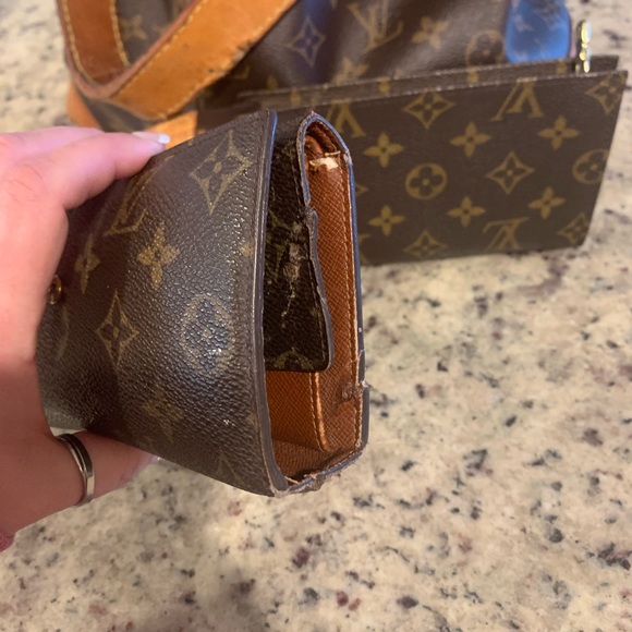 2 pieces LV Berri mm handbag & wallet… - Picture 7 of 7